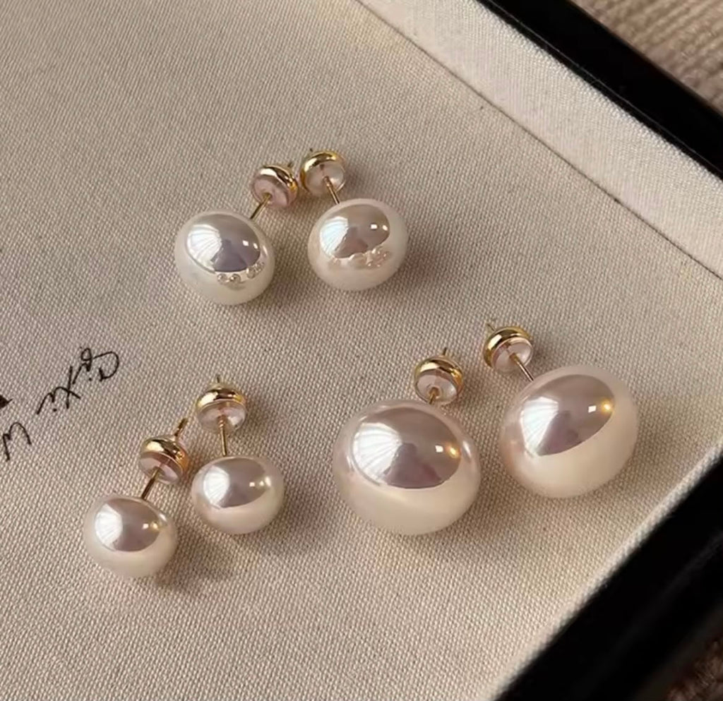Pendiente de tuerca con perla blanca