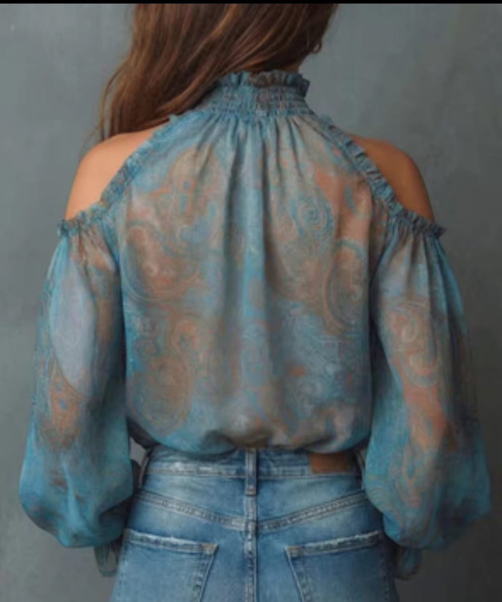 Blusa de chifón vintage para mujer con estampado paisley, hombros descubiertos, cuello alto y mangas acampanadas con lazo