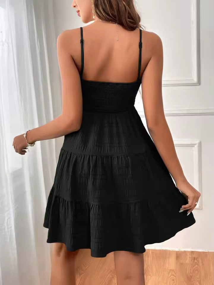 Minivestido con corpiño ahumado y tirantes finos