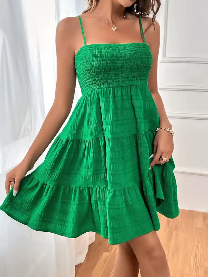 Minivestido con corpiño ahumado y tirantes finos